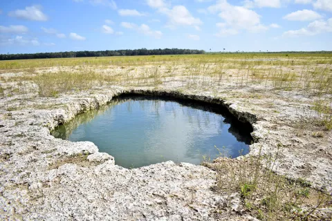 Solution hole